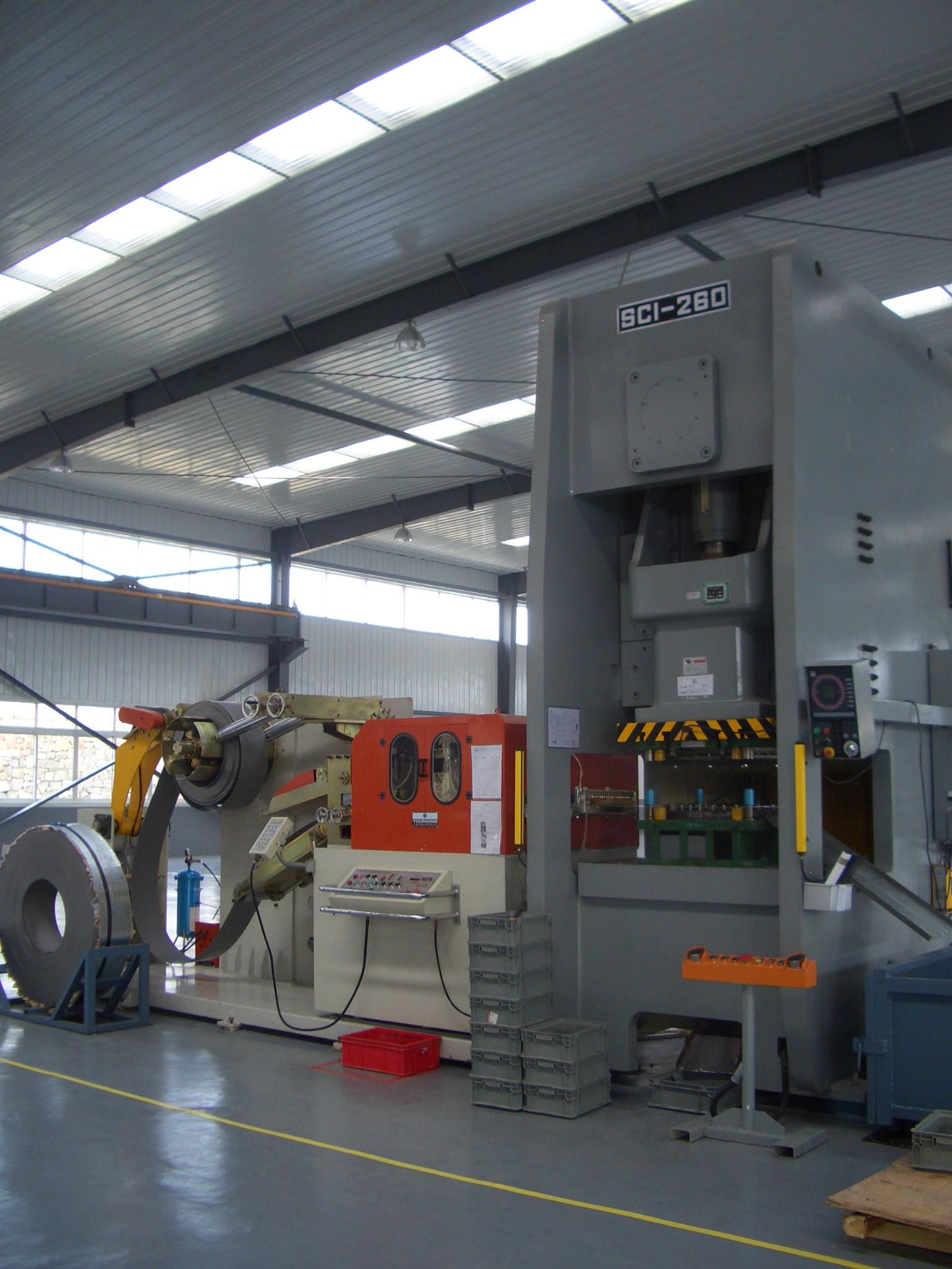 金丰260t高精度冲床